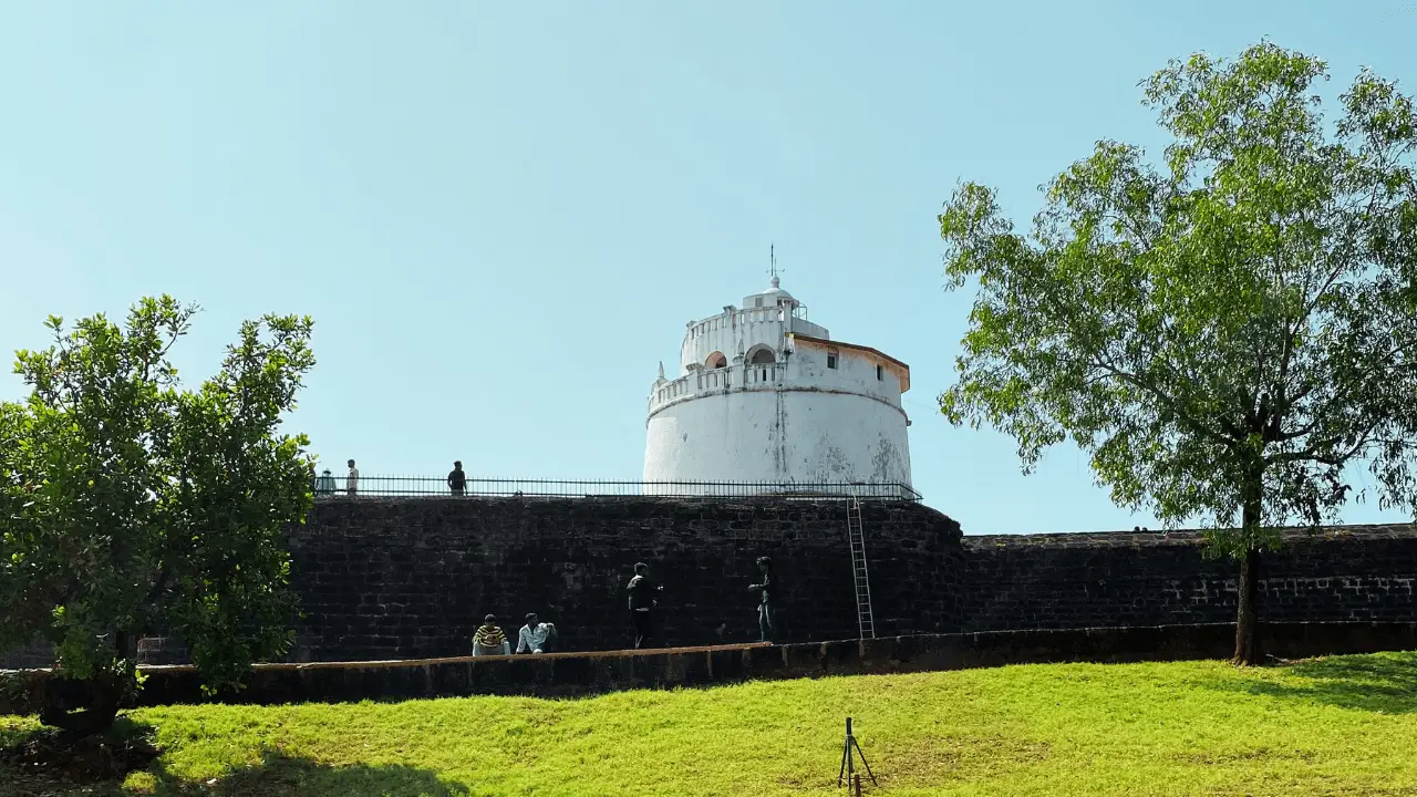 aguada fort_sinquerim beach