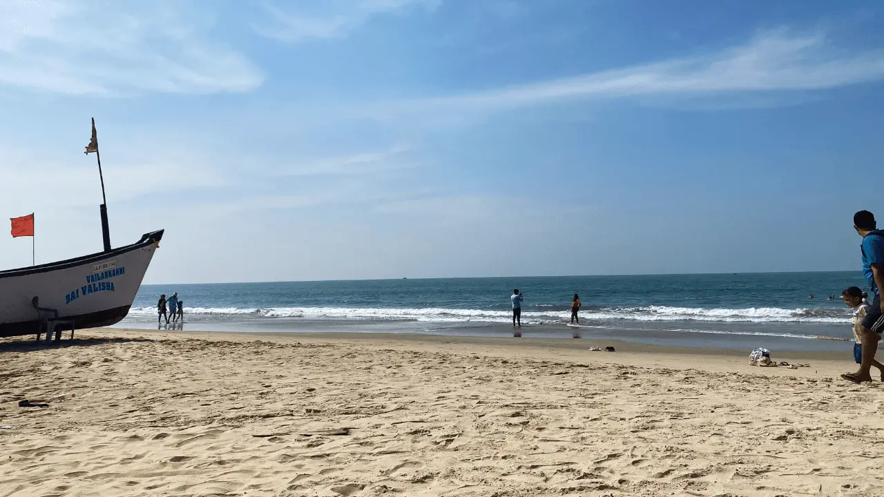 benaulim beach golden sand